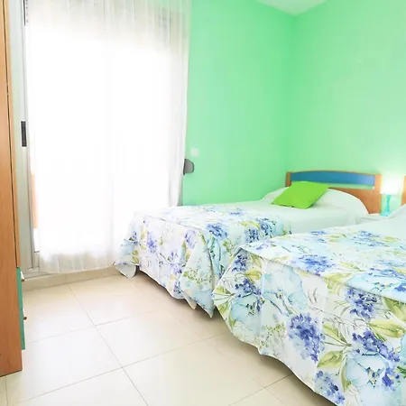 Magnolia - Only Families Holiday home *